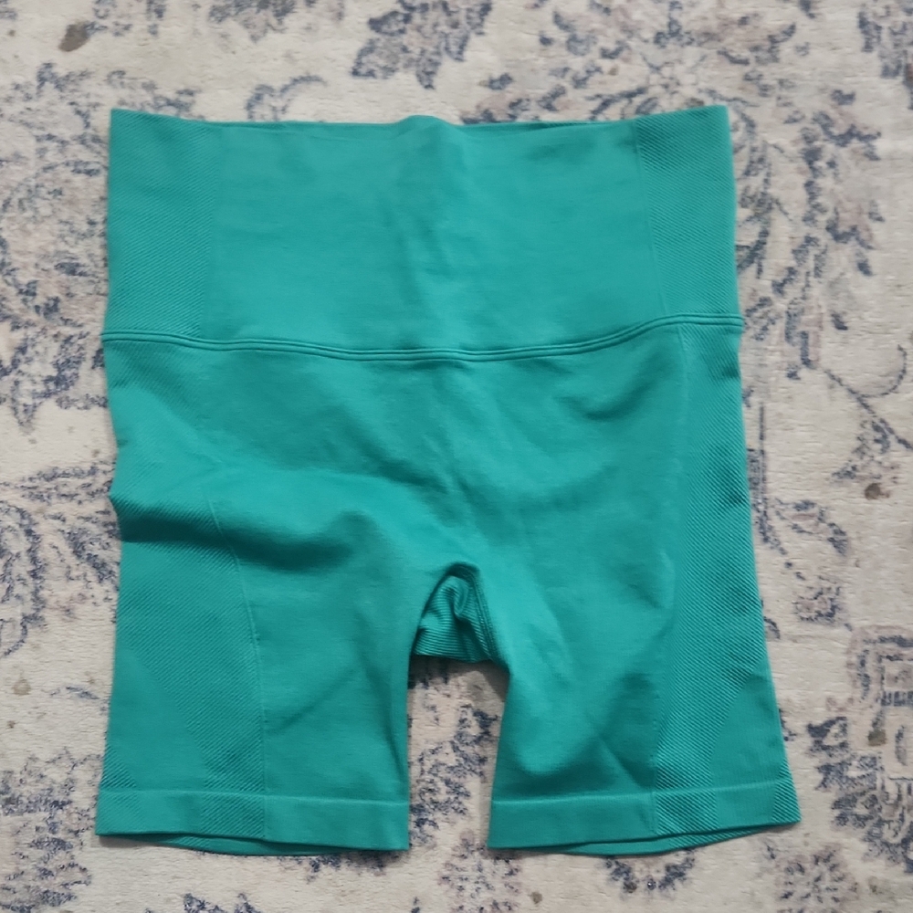 Boho‎ Sporty Ribbed Long Biker Shorts Medium Bright Green Athletic Pilates Gym